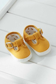 foto черевики для немовля mayoral newborn колір жовтий