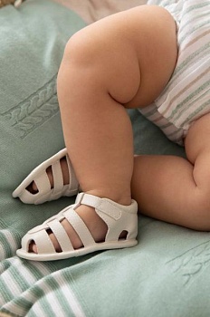 foto сандалии mayoral newborn цвет серый