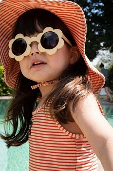 foto дитячі сонцезахисні окуляри konges sløjd колір бежевий